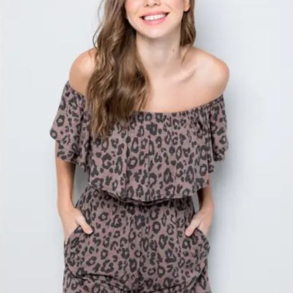 Off The Shoulder Leopard Romper - Picture 3 of 5